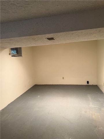 1525 Orchard Dr, Unity Twp, PA 15601