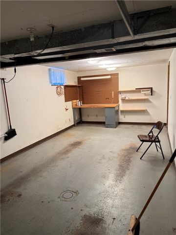 1525 Orchard Dr, Unity Twp, PA 15601