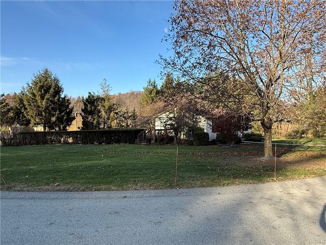 1525 Orchard Dr, Unity Twp, PA 15601