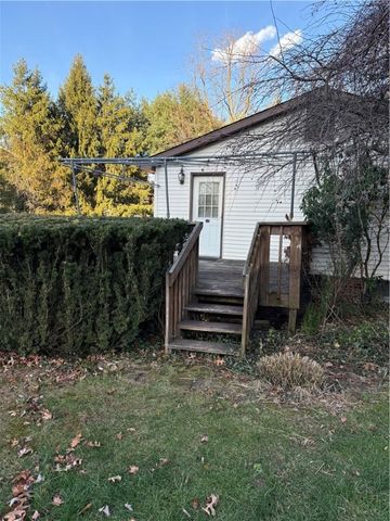 1525 Orchard Dr, Unity Twp, PA 15601