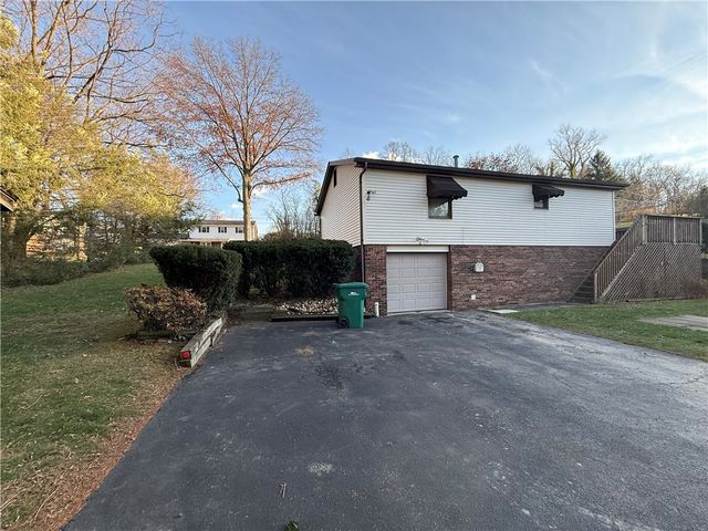 1525 Orchard Dr, Unity Twp, PA 15601