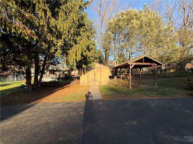 1525 Orchard Dr, Unity Twp, PA 15601