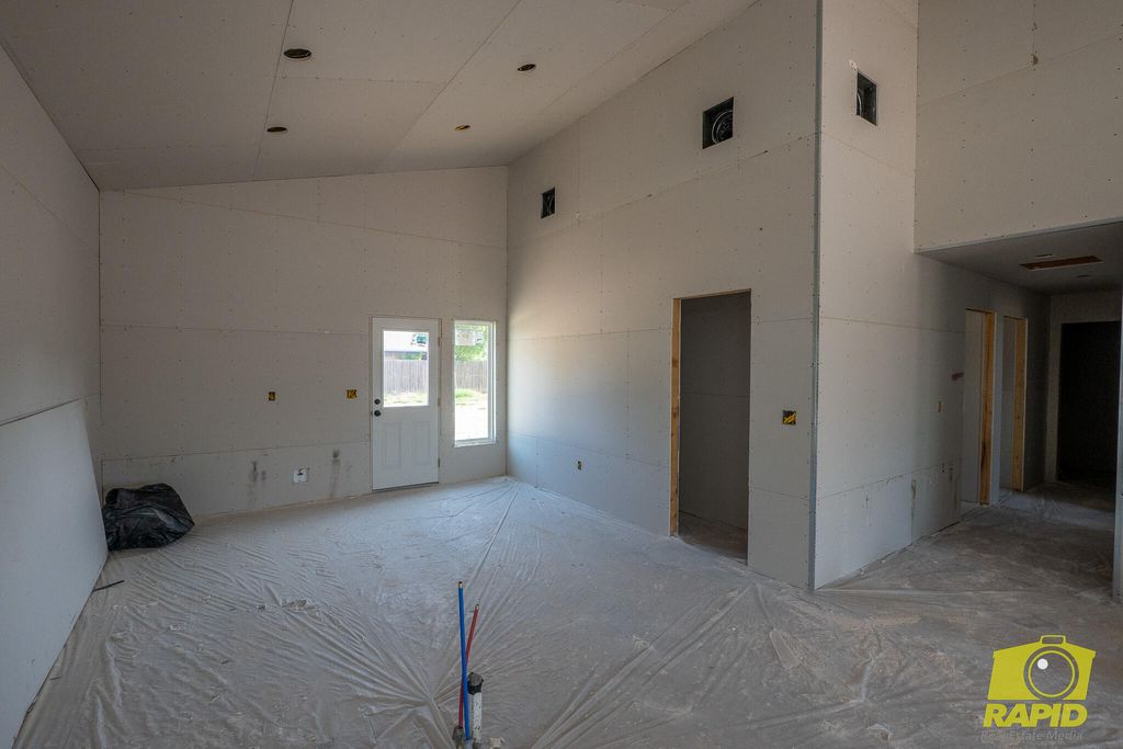 Image 3 of property listing at 322 Lake View Heroes Drive, San Angelo, TX 76903