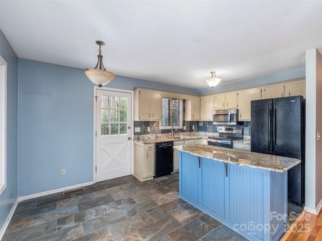 1392 Mount Chalet Road, Canton, NC 28716