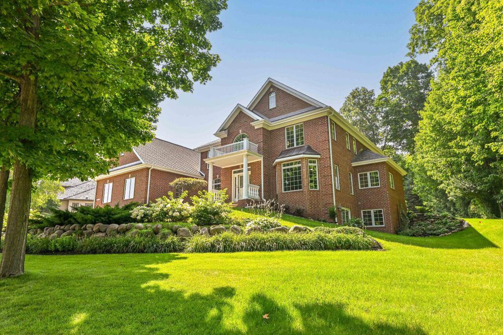 S76W25745 Prairieside DRIVE, Waukesha, WI 53189
