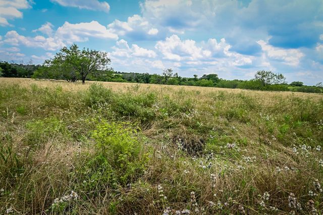 000 County Road 447, Waelder, TX 78959