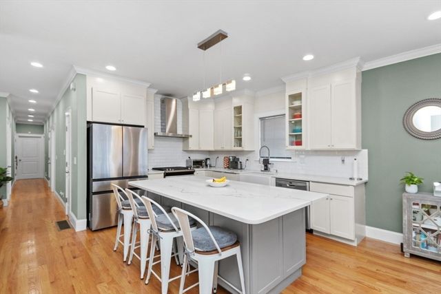 87 Sunnyside St 87, Boston, MA 02136