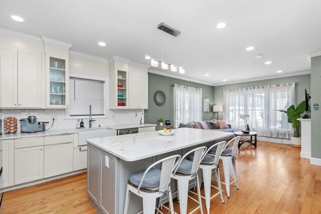 87 Sunnyside St 87, Boston, MA 02136