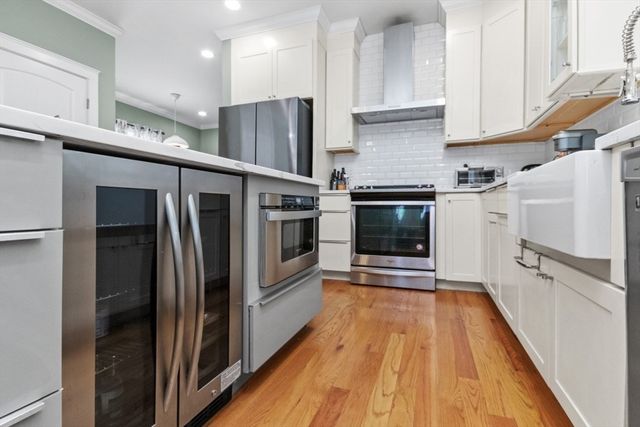 87 Sunnyside St 87, Boston, MA 02136
