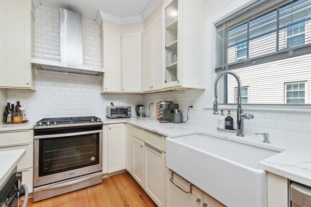 87 Sunnyside St 87, Boston, MA 02136