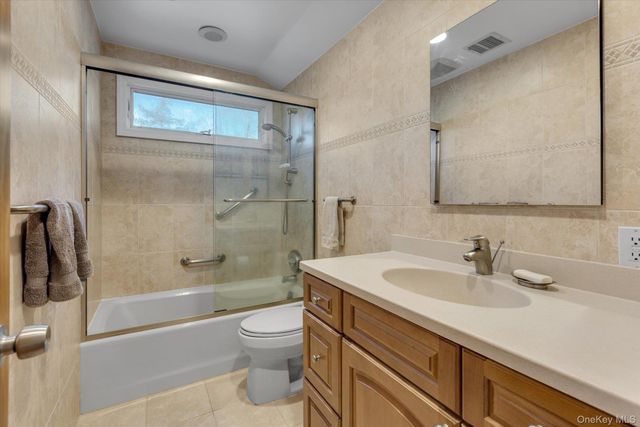 19 Capitol Place, South Huntington, NY 11746