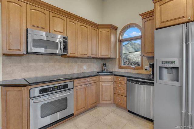 19 Capitol Place, South Huntington, NY 11746