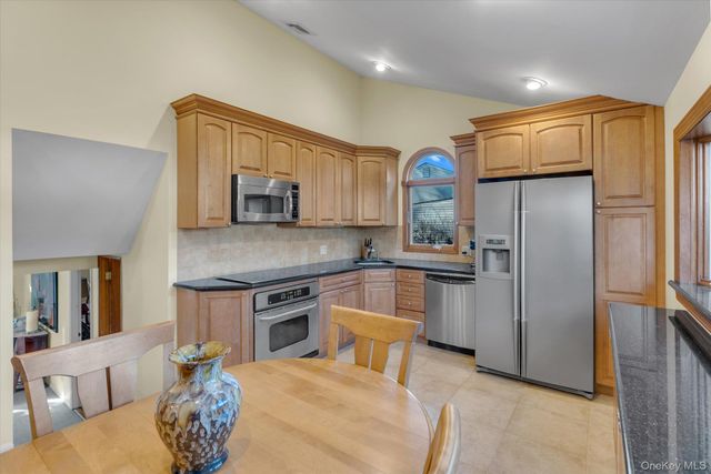 19 Capitol Place, South Huntington, NY 11746