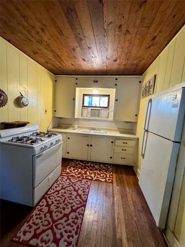103 S Center Street, Bonham, TX 75418