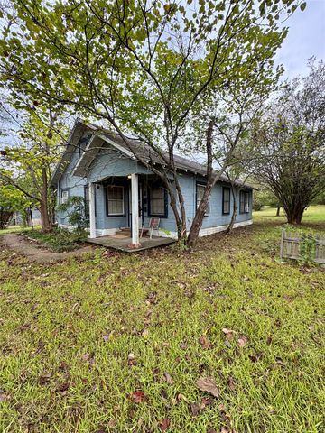 103 S Center Street, Bonham, TX 75418