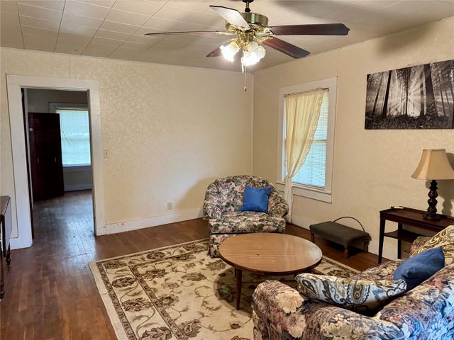 103 S Center Street, Bonham, TX 75418