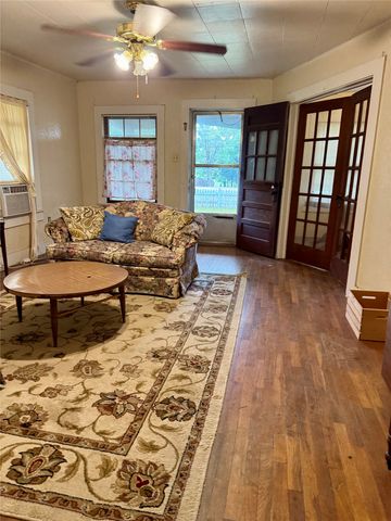 103 S Center Street, Bonham, TX 75418