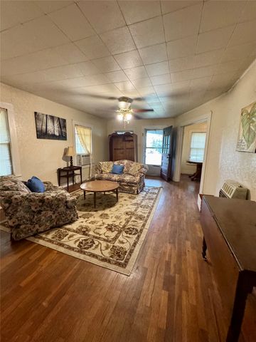 103 S Center Street, Bonham, TX 75418