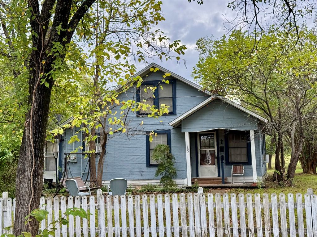 103 S Center Street, Bonham, TX 75418
