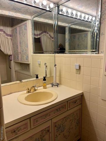 915 E Court Street 104, Flint, MI 48503