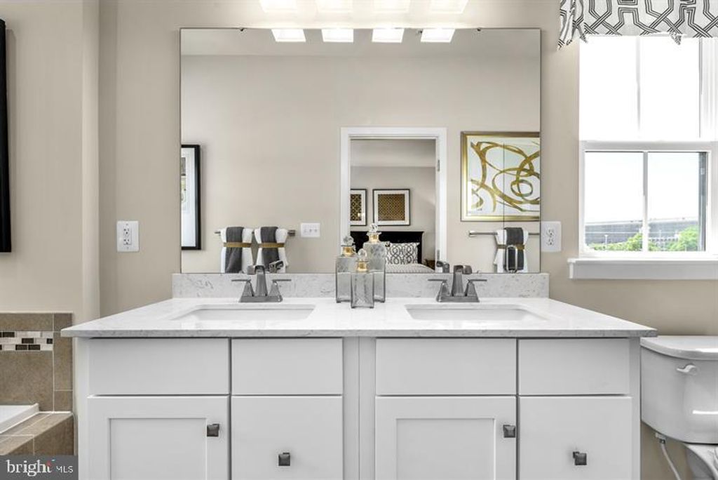 Image 15 of property listing at 2266 WATERFRONT WAY, Baltimore, MD 21230