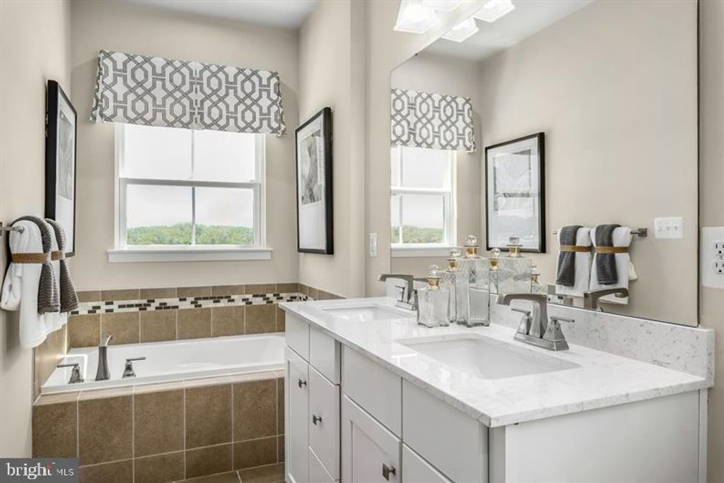 Image 16 of property listing at 2266 WATERFRONT WAY, Baltimore, MD 21230