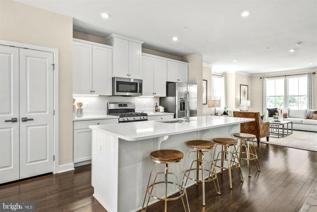 Image 2 of property listing at 2266 WATERFRONT WAY, Baltimore, MD 21230