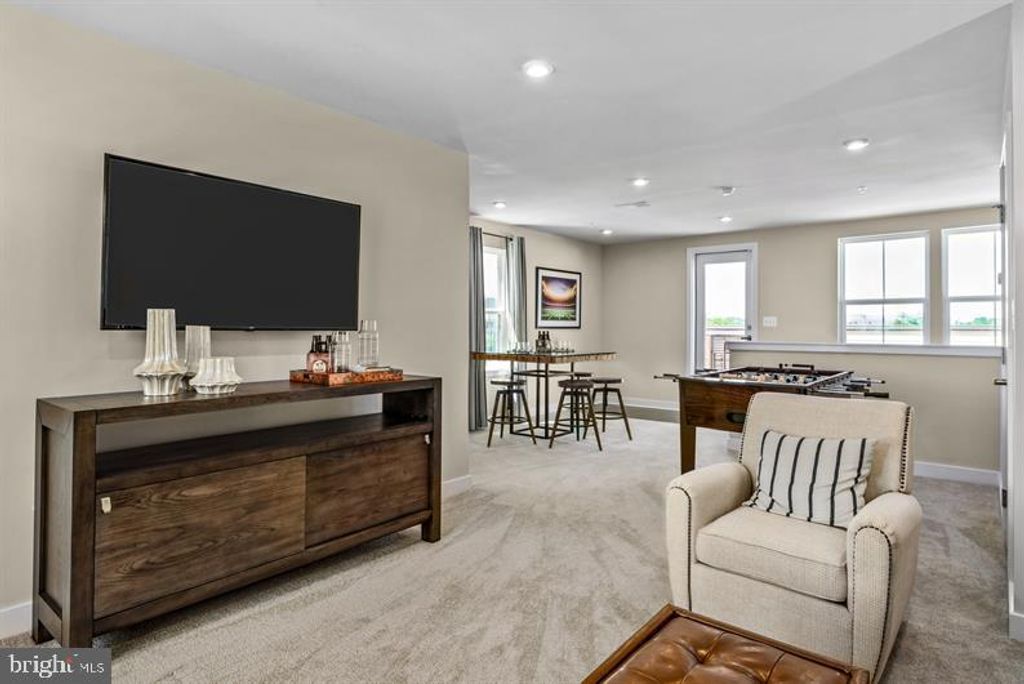 Image 9 of property listing at 2266 WATERFRONT WAY, Baltimore, MD 21230