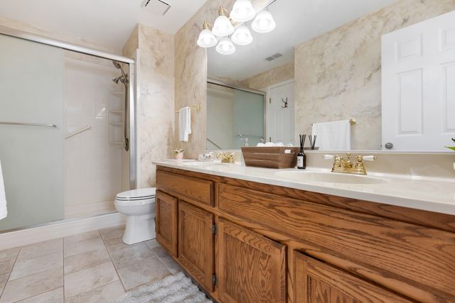 1907 Gresham Circle D, Wheaton, IL 60189