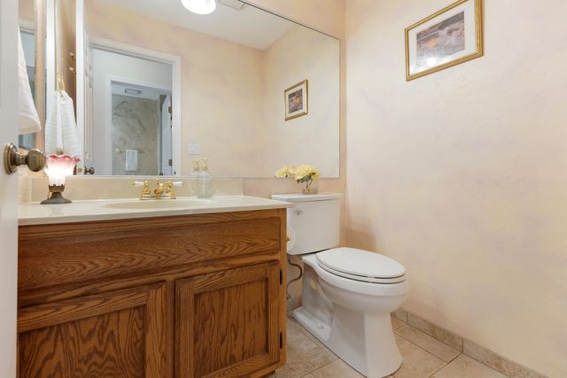 1907 Gresham Circle D, Wheaton, IL 60189