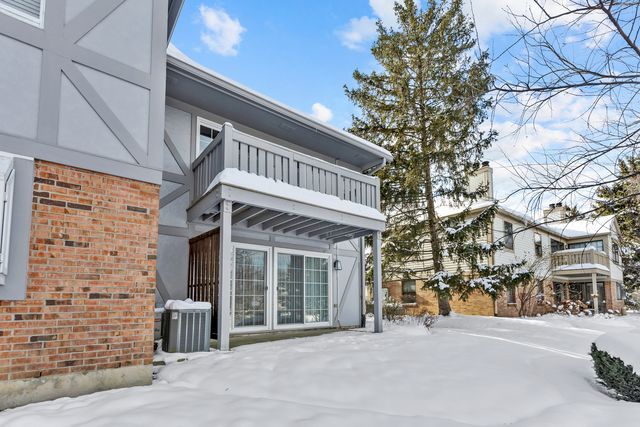 1907 Gresham Circle D, Wheaton, IL 60189