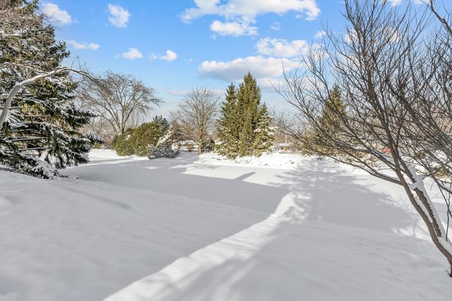 1907 Gresham Circle D, Wheaton, IL 60189