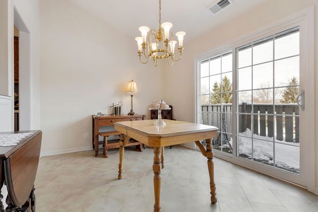 1907 Gresham Circle D, Wheaton, IL 60189