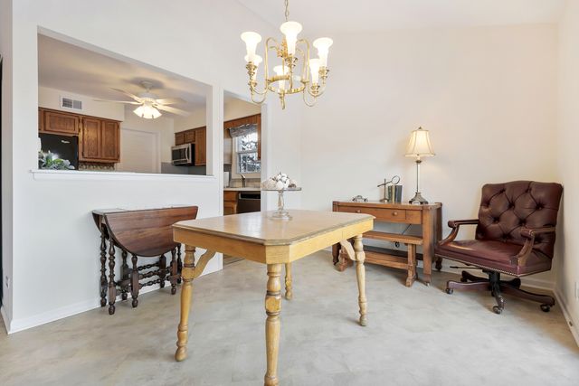 1907 Gresham Circle D, Wheaton, IL 60189