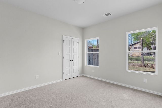 1832 E Broadway Avenue, Fort Worth, TX 76104