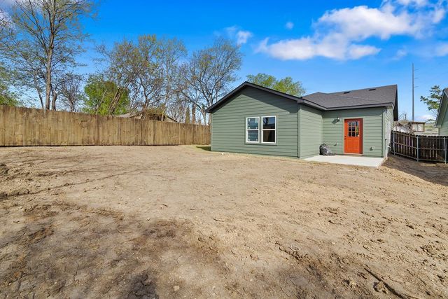 1832 E Broadway Avenue, Fort Worth, TX 76104