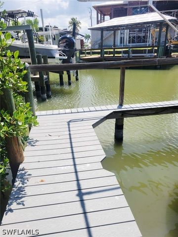 116 Sand Dollar DR, Fort Myers Beach, FL 33931