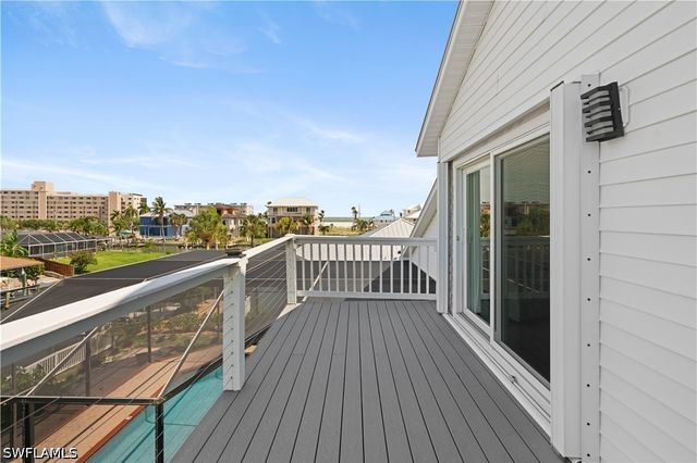 116 Sand Dollar DR, Fort Myers Beach, FL 33931