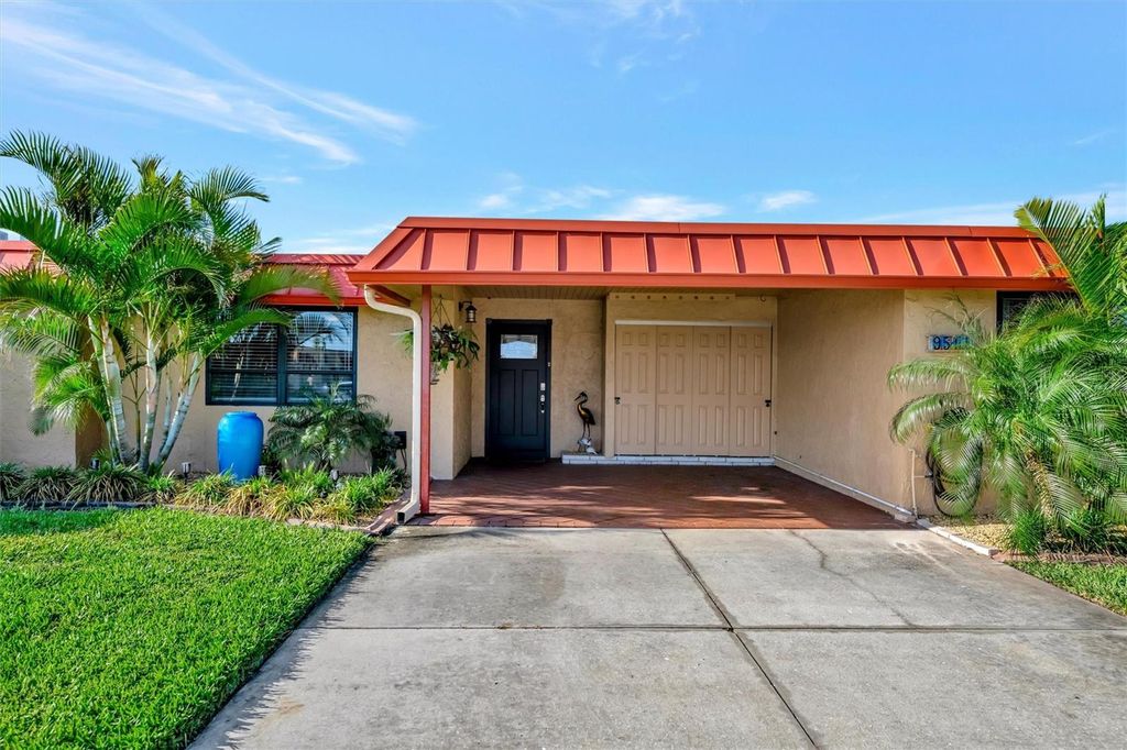 Image 12 of property listing at 9517 AZURE COVE, Bradenton, FL 34210