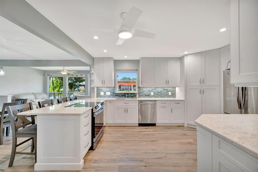 Image 15 of property listing at 9517 AZURE COVE, Bradenton, FL 34210