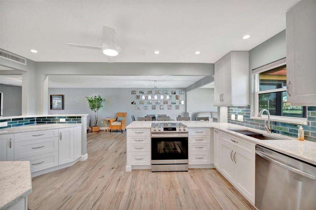 Image 17 of property listing at 9517 AZURE COVE, Bradenton, FL 34210