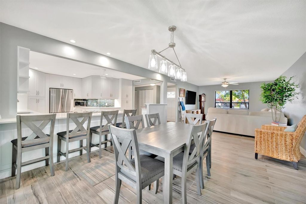 Image 20 of property listing at 9517 AZURE COVE, Bradenton, FL 34210