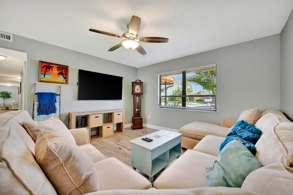 Image 21 of property listing at 9517 AZURE COVE, Bradenton, FL 34210