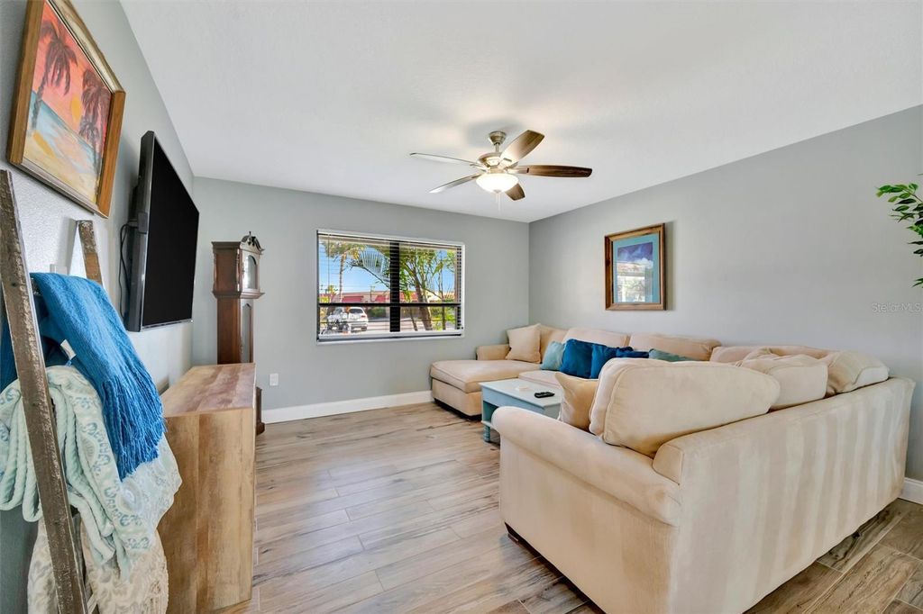 Image 22 of property listing at 9517 AZURE COVE, Bradenton, FL 34210