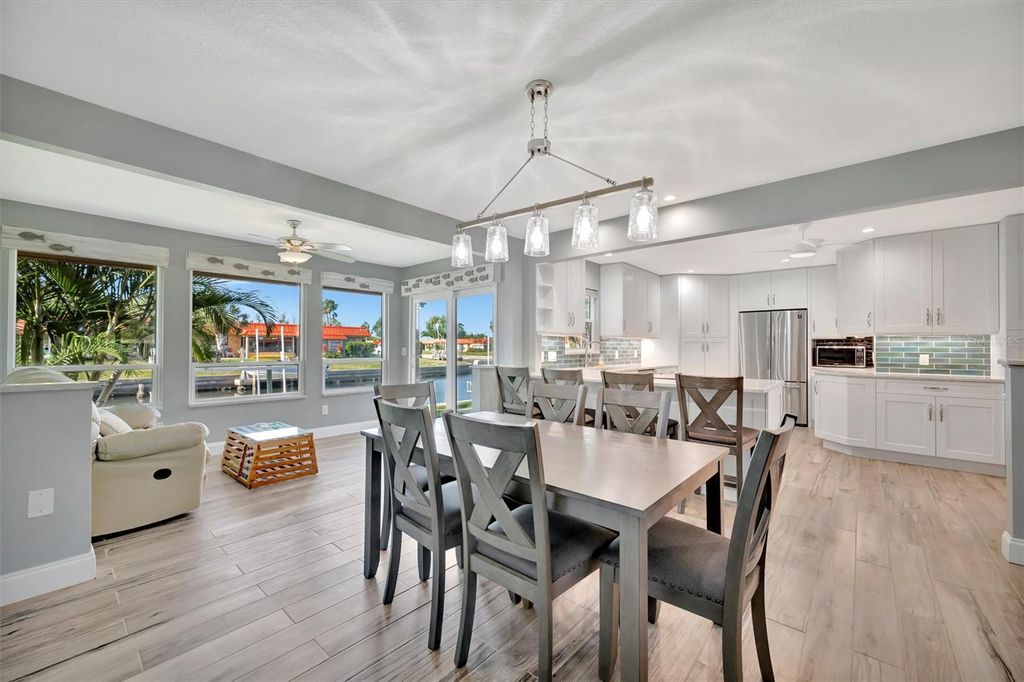 Image 23 of property listing at 9517 AZURE COVE, Bradenton, FL 34210