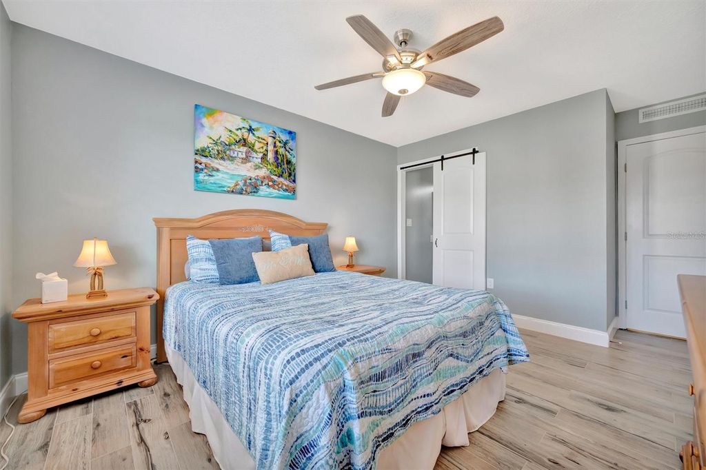 Image 25 of property listing at 9517 AZURE COVE, Bradenton, FL 34210