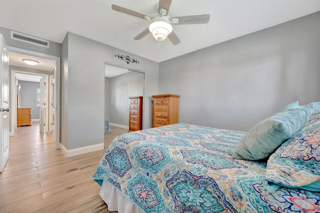 Image 31 of property listing at 9517 AZURE COVE, Bradenton, FL 34210