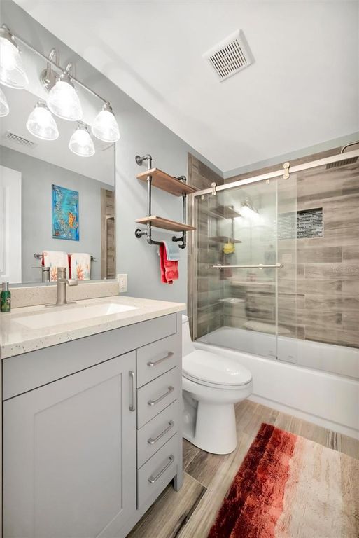 Image 33 of property listing at 9517 AZURE COVE, Bradenton, FL 34210