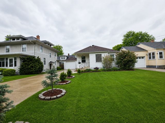 8 Monroe Street, Elgin, IL 60123