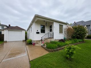 8 Monroe Street, Elgin, IL 60123